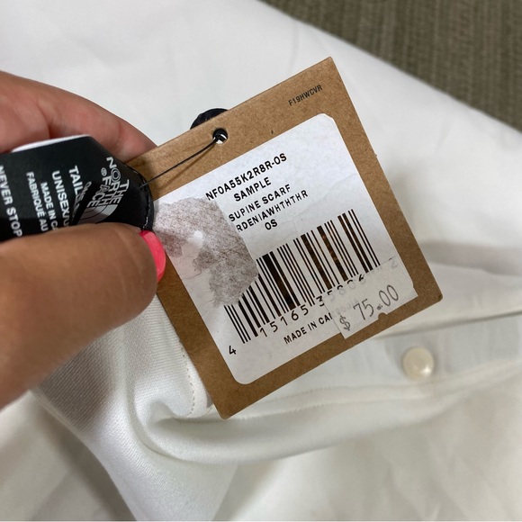 NEW North Face Supine Scarf In White - Picture 3 of 10